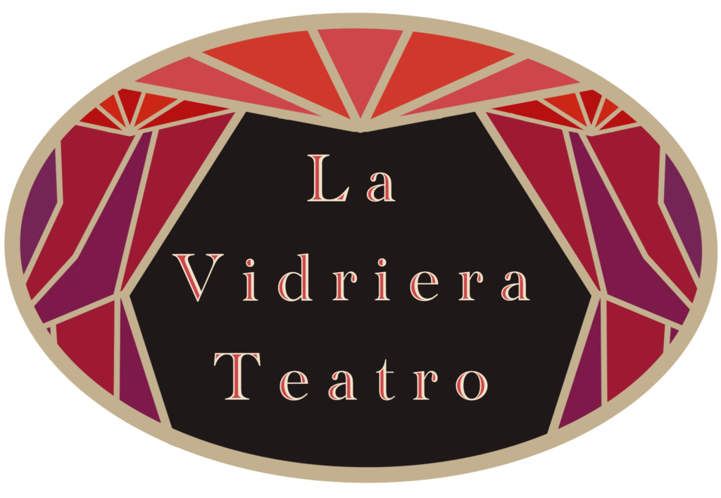 Logo de la compañía de teatro "La Vidriera Teatro", compuesto por dibujo poligonal del telón de un teatro con diferentes colores, sobre fondo negro.